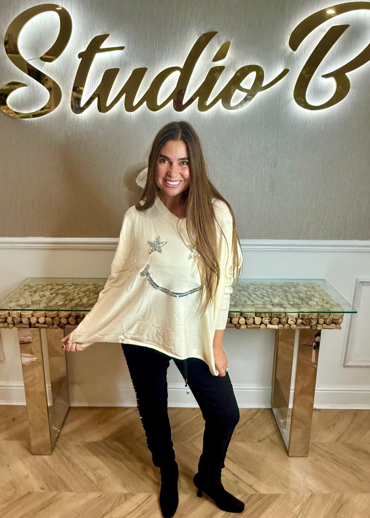 Sian Star v neck luxury knit fits