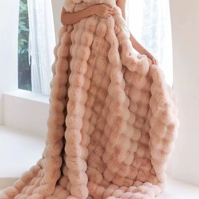 Luxurious faux fur blanket in Dusty Pink (130*160cm)