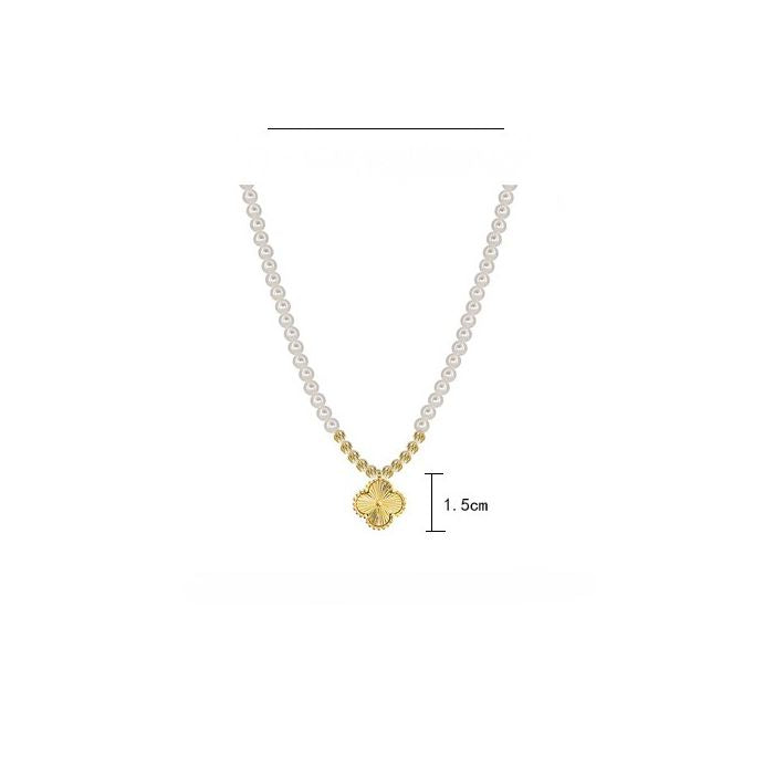 Timeless Pearl & Clover Pendant Necklace in Gold