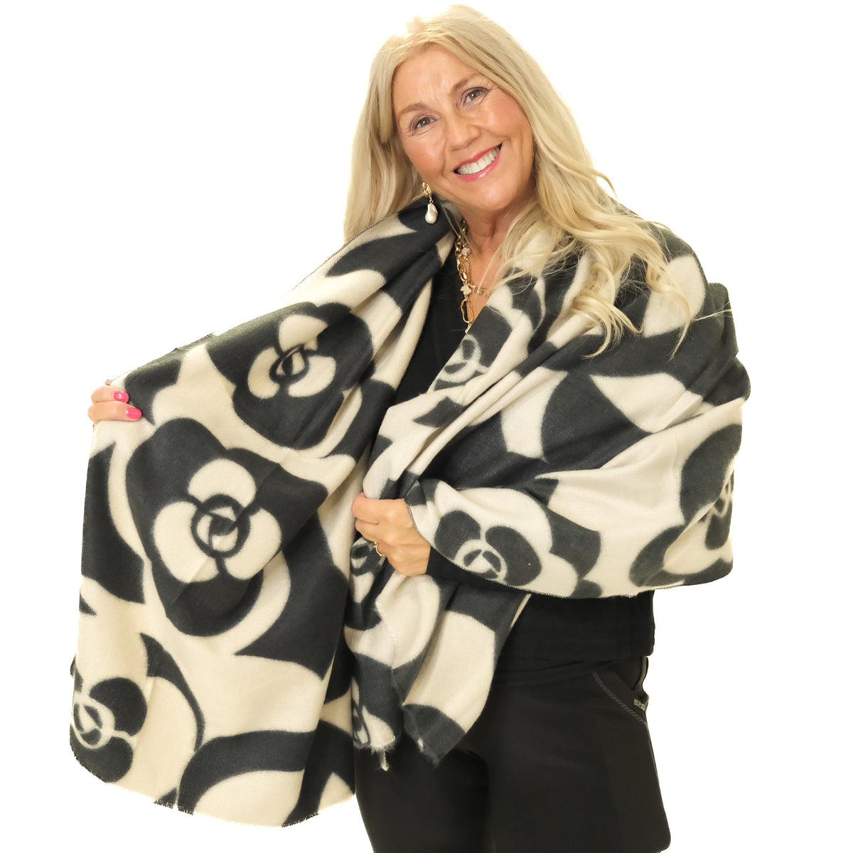 Large Contrast Roses Scarf