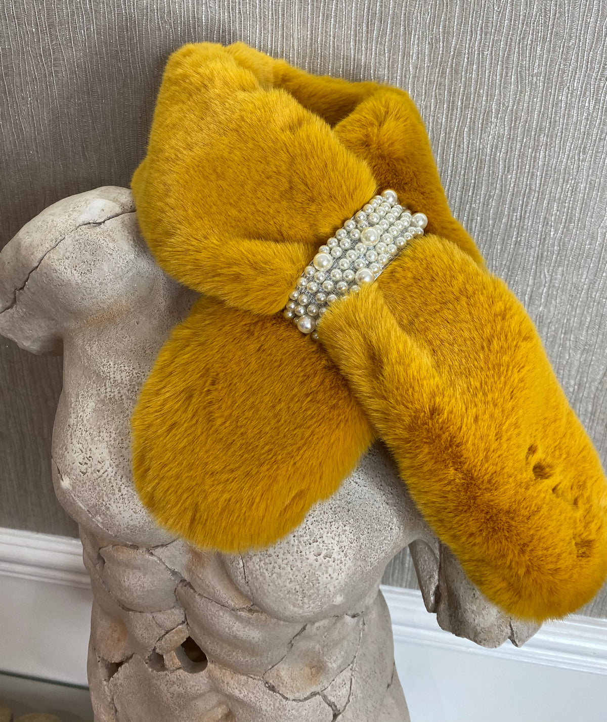 Lily collar