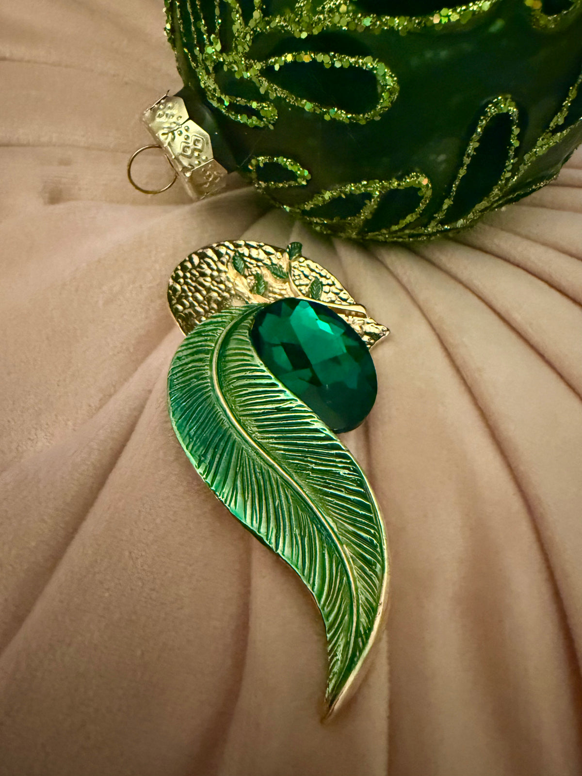 Green Leaf Magnetic Brooch