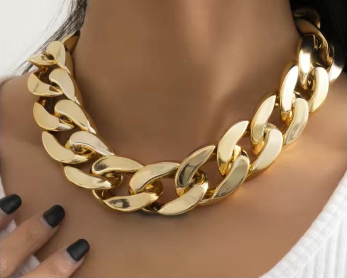 Silvery or Gold colour Fashion necklace