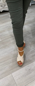 Basic magic pants fits 10/16